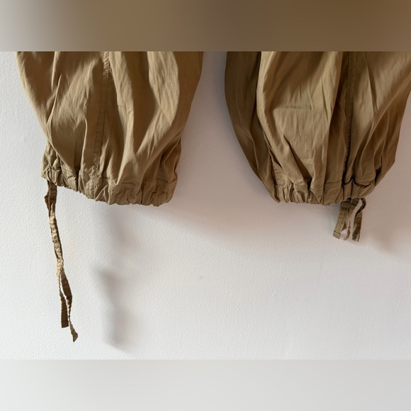 Lululemon Lightweight Adjustable Mid-Rise Cargo Pant in Filbert Tan Size Large - Picture 6 of 16